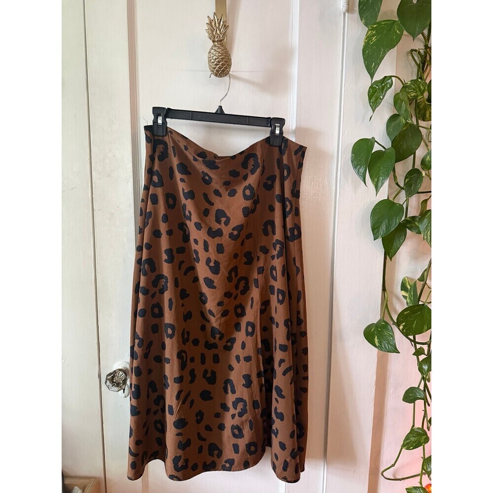 Women’s size large cheetah skirt